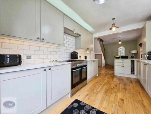4 bed Detached for sale Image 9