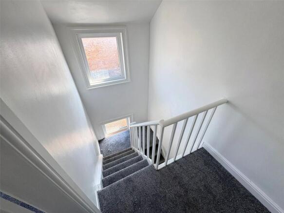 3 bed Terraced to rent Image 8