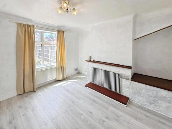 3 bed Semi-Detached to rent Image 7