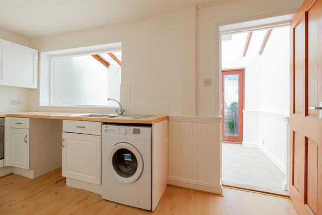 Kitchen b.jpg
