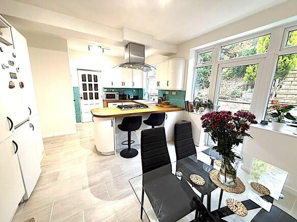 3 bed House to rent Image 4
