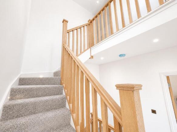 4 bed Semi-Detached to rent Image 11