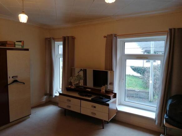 Bedroom 1 (Front)
