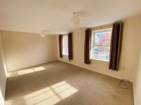 Middle floor lounge