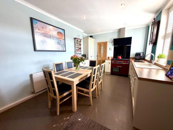 3 bed Semi-Detached for sale Image 8