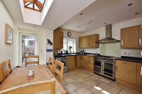 Meadow Road South, Salisbury ***VIDEO TOUR***