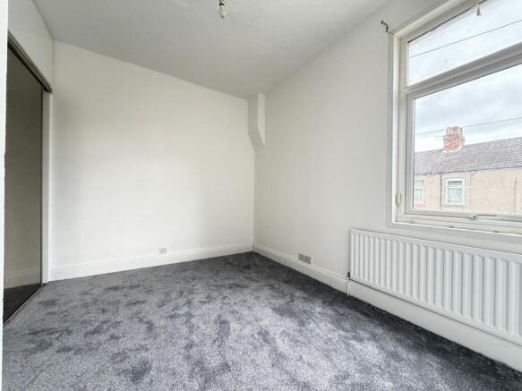 2 bed Terraced to rent Image 5