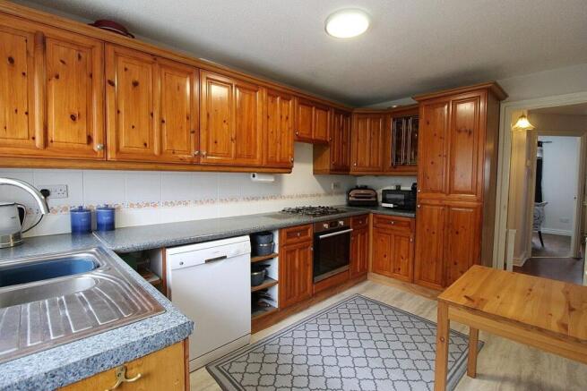 4 bed Detached for sale Image 7