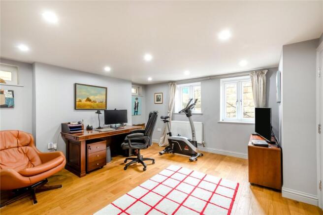 3 bed Flat for sale Image 6