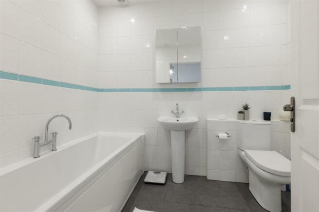 Tredington5 bath 1.jpg