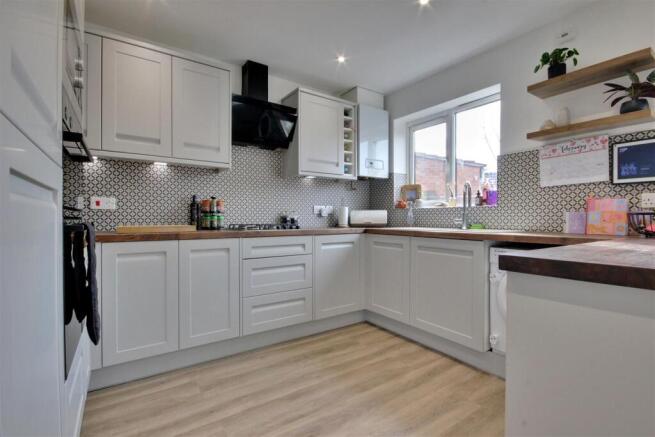 4 bed Semi-Detached for sale Image 4