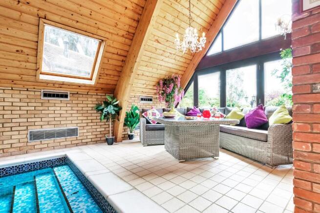 Pool lounge
