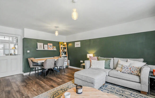4 bed Semi-Detached for sale Image 4