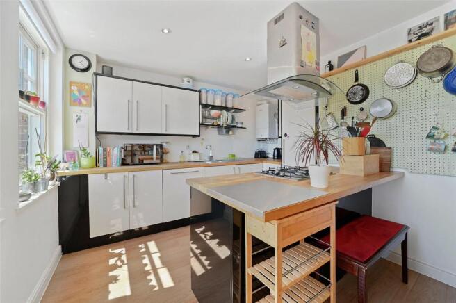 Fathom Court, E1