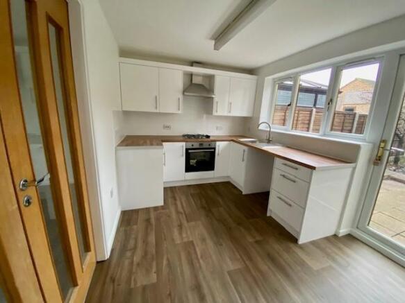 15 Barley Mead kitchen 3.jpg
