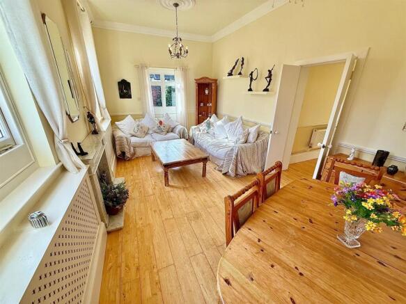 Lounge/Dining Room