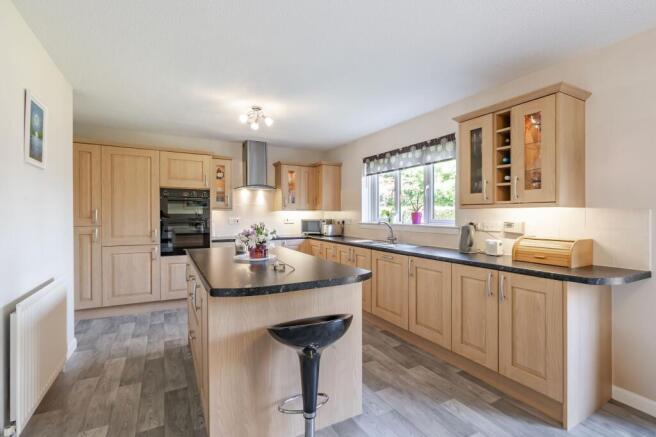 Kitchen / Dining Area
