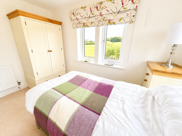 3 bed Semi-Detached for sale Image 12