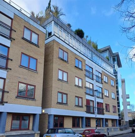 02 For Sale Parking Space Graham Road N1 www.islin