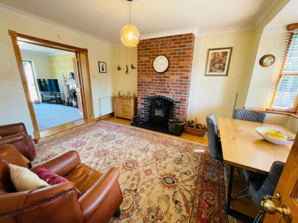 5 bed Detached for sale Image 9