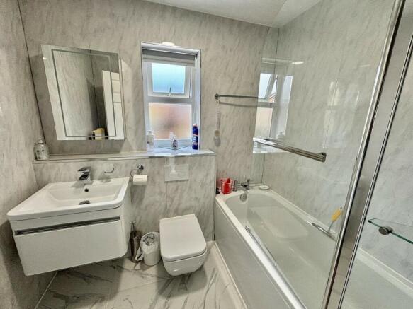FAMILY BATHROOM
