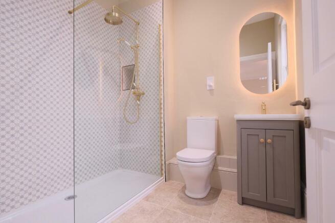 En suite shower room (Bedroom 2)