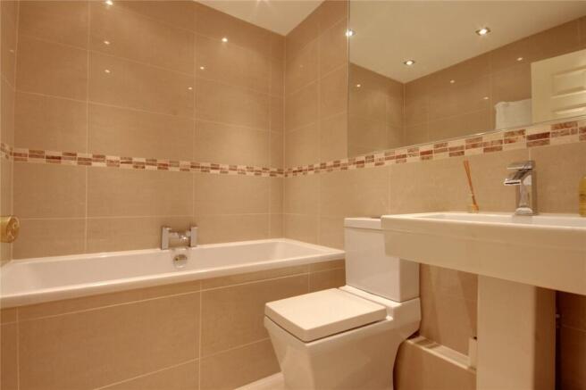 3 bed Flat to rent Image 9