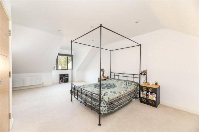 5 bed Detached for sale Image 10