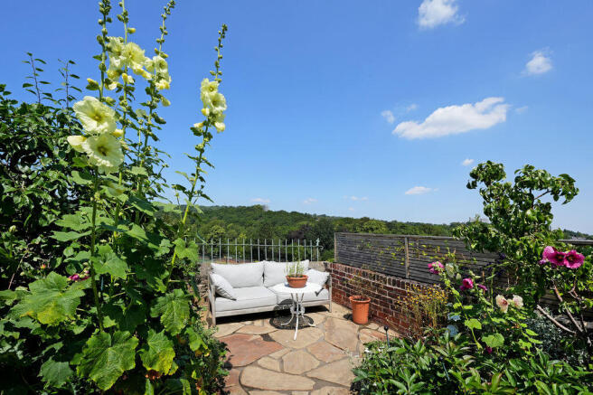 3 bed Terraced for sale Image 3