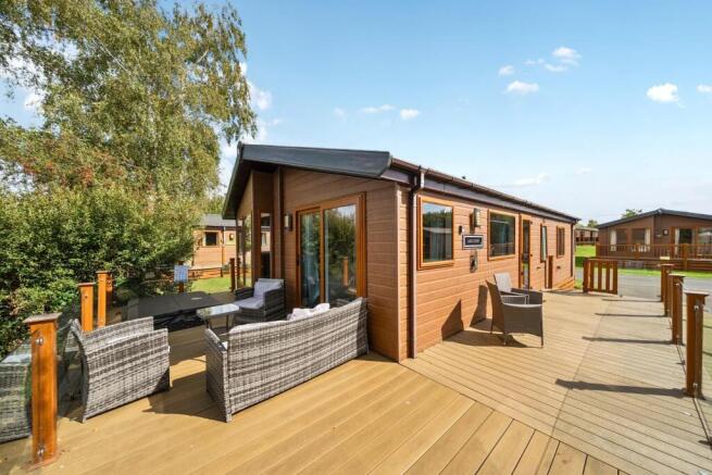 END VIEW OF THE PROPERTY.JPG