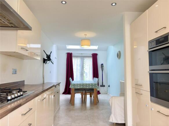 4 bed Detached for sale Image 4