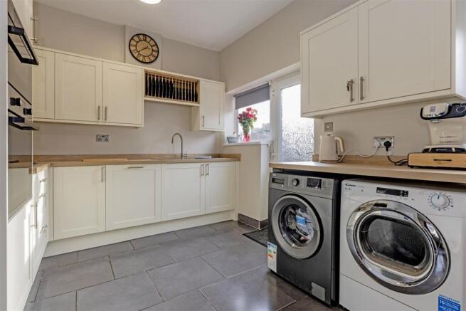 Open Plan Modern Kitchen / Dining Room