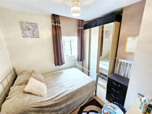 2 bed Flat for sale Image 5