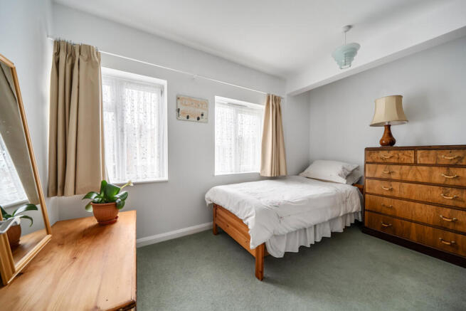 Almond Close, Bromley photo 4