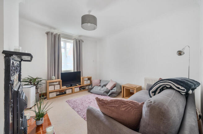 1330960-4-688b446...