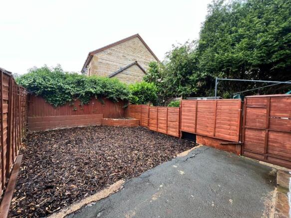 2 bed Terraced to rent Image 12