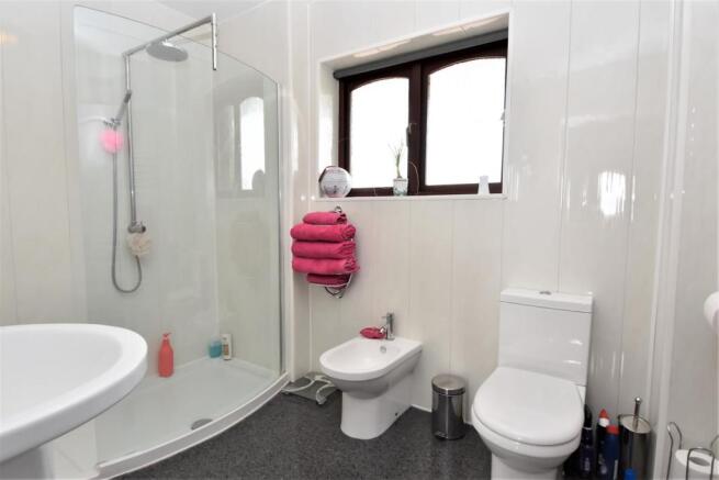 GF shower room.JPG