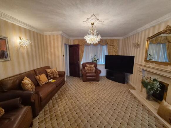 3 bed Semi-Detached to rent Image 5
