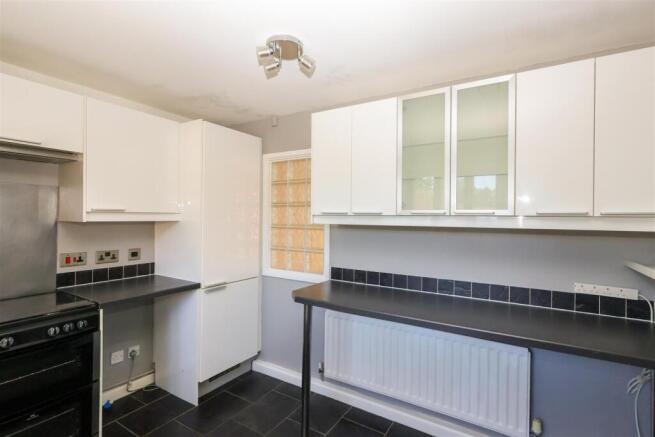 4 bed Semi-Detached for sale Image 11
