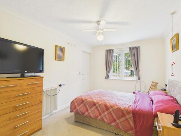 2 bed Apartment for sale Image 11