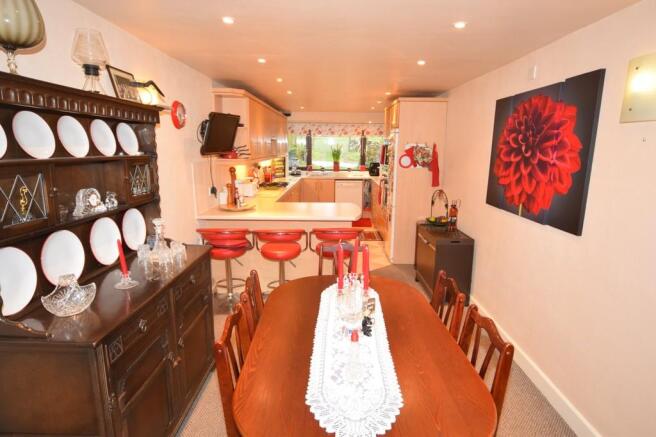 KITCHEN DINER