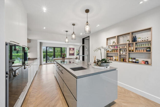 7 bed Detached for sale Image 7
