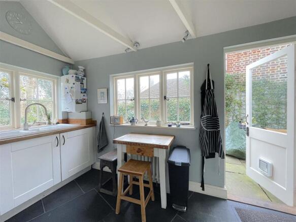 Kitchen (2).jpeg