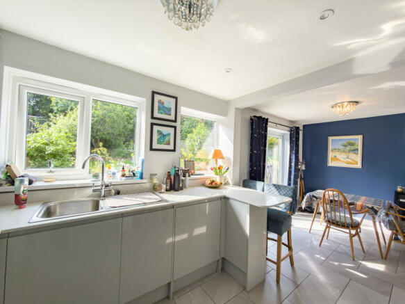 3 bed Semi-Detached for sale Image 11