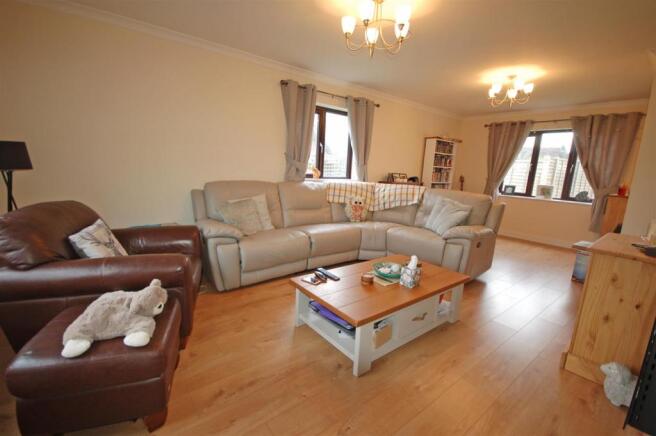 SPACIOUS LOUNGE
