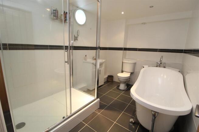 BATHROOM/ W.C.