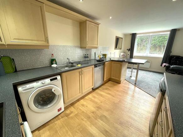 2 bed Apartment for sale Image 6