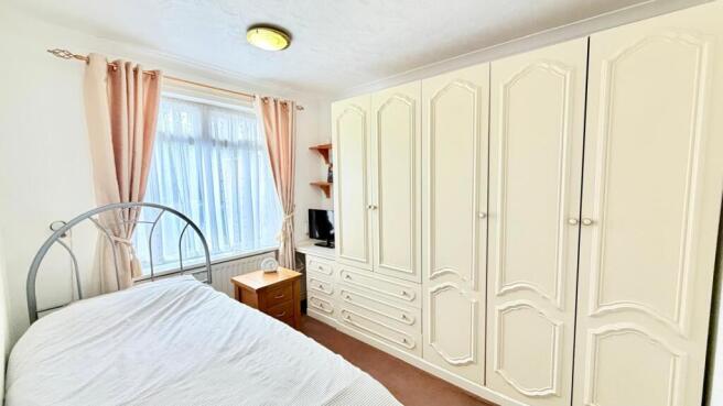 2 bed Semi-Detached Bungalow for sale Image 7