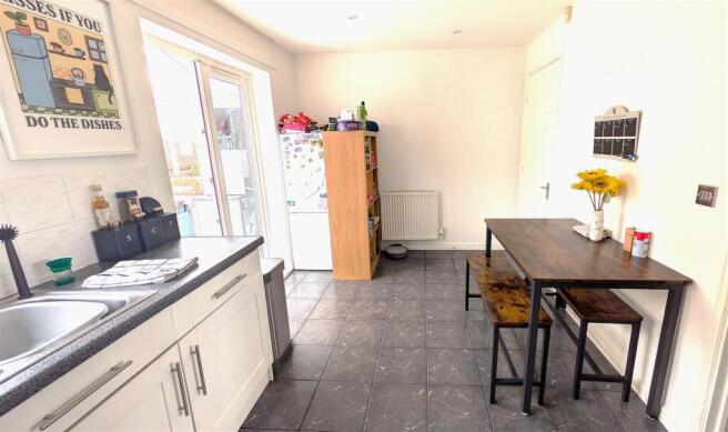 3 bed Detached for sale Image 6