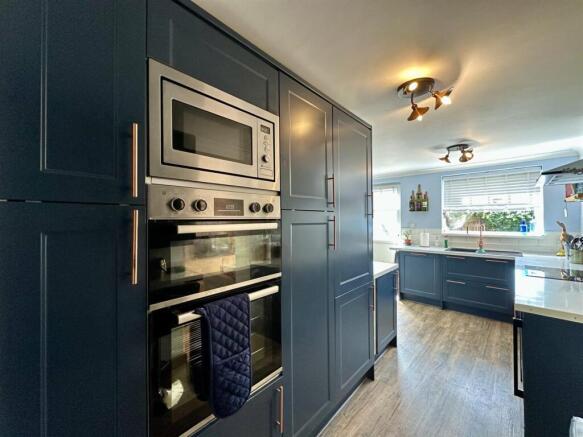 Kitchen 4.jpg